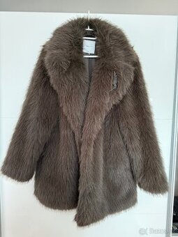 Hnedý dámsky faux fur kabát Mohito veľkosť 42