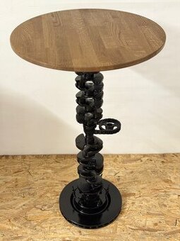 Predám originálny stolík z autodielov