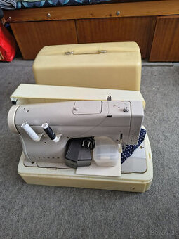 Kufríkový šijací stroj Višnja Bagat 706