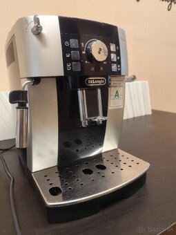 Kávovar De'Longhi Magnifica S (ECAM 21.117.SB)