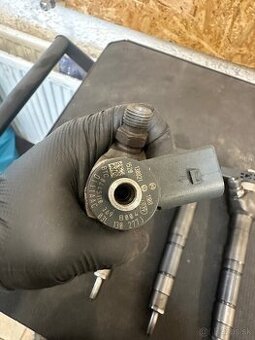 Vstrekovače 03L130277J