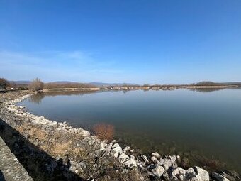 Záhrada s rekreačnou chatkou Budmerice