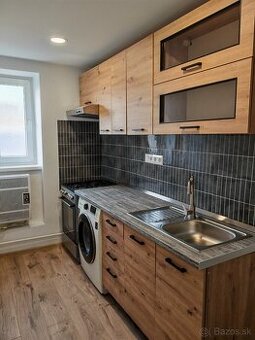 Prenajmem  3 izbový byt.