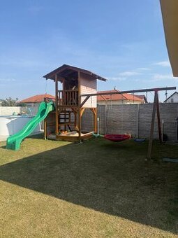 Detské ihrisko, domček