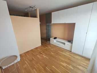 Topoľčany - garsónka s balkónom