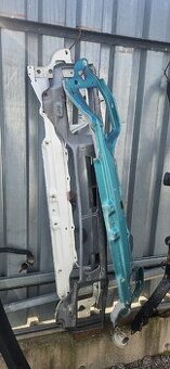 Čelá, okuláre, masky, kapoty pre dodávky