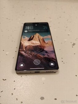 Predám výkonný Realme GT 6 (12/256 GB)