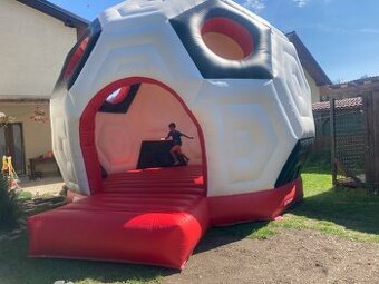 Prenájom skákacích hradov