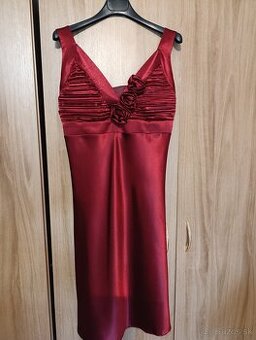 Bodové šaty saténové