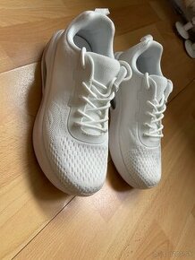 Detské biele topánky