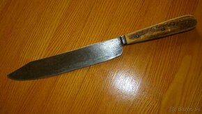 Starý poľovnícky nôž.