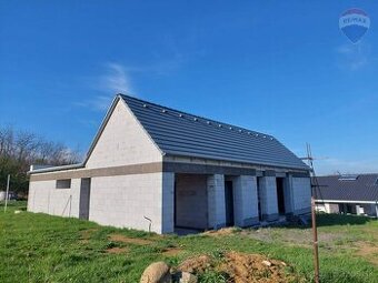 Rodinný dom s garážou na predaj Kuchyňa, okres Malacky - 1