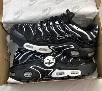 Nike Air Max Plus TN lace Toggle Black&white
