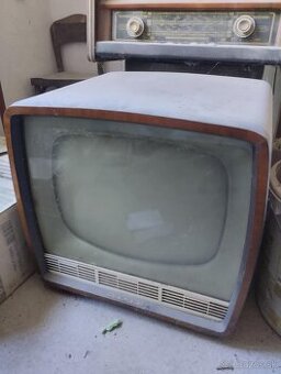 Televízor Tesla. Staré rádio s gramofónom