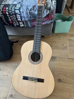 Gitara Yamaha C40M z puzdrom