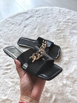 Šľapky blk/gold 40