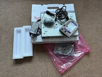 Disk WD Purple 6 TB + DVR HikVision DS-7204HUHI-K1/P