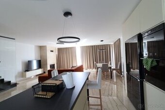 Predaj 5-izbový byt, 320 m2, Štrba. .