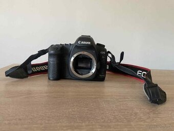 Canon EOS 5D Mark II + blesk Canon Speedlite 550EX