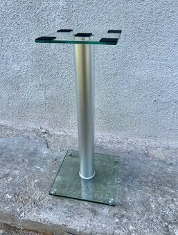 Stojány na reproduktory