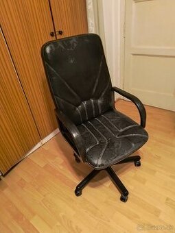 Kancelárska otočná stolička (koženová)