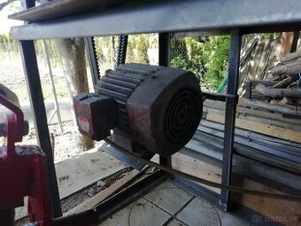 kúželová štiepačka dreva