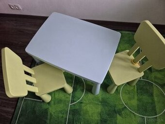 Predám detský stôl a stoličky Mammut