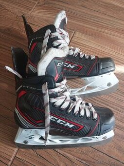 Predam ľadové korčule CCM FT360 č.39 a Reebok č.40