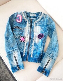 Stylova damska svetla denim bunda s nasivkami s krajkou NOVA