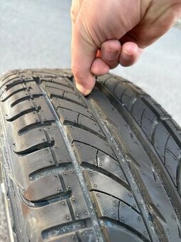 Pneu - 205/55 R16 nove
