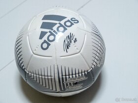 Adidas lopta s podpisom