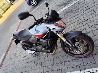 Predám Hondu Hornet CB600FA 2010
