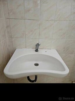 Veľké umývadlo s batériou – ako nové