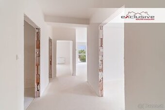 3 IZBOVÝ BYT – TRNKOV, 69 M², POZEMOK