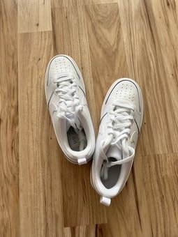 Nike Court Borough Low 2