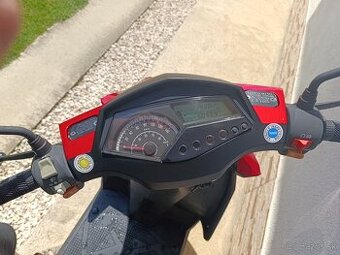 Adamoto 125 skúter