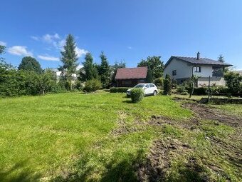 Stavebná parcela s chatkou- Veličná 884m2