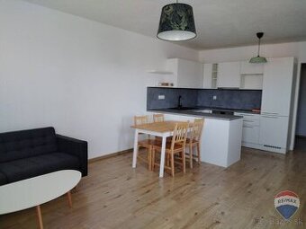 Na prenájom 2 izbový byt, ul. Zlatovská Trenčín