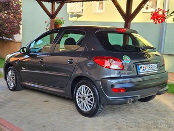 Peugeot 206+ 2012 1.4 benzín