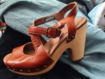 nové drevákové sandálky UGG veľ. 36