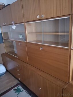 Starší zachovalý nábytok