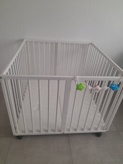 Detska drevena ohradka