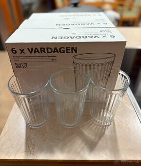 Poháre a hrnčeky IKEA.