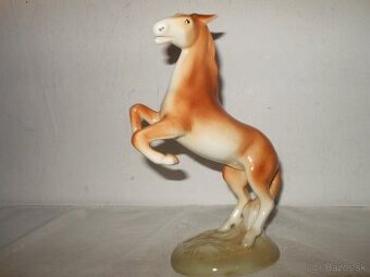 Porcelánový kôň Royal Dux