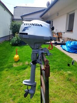 Závesný lodný motor Honda 2HP