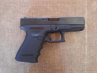 Samonabíjacia pištoľ Glock 19