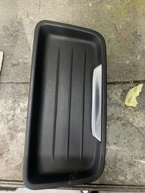 Predám na bmw f30/31 miska krytku namiesto poharov