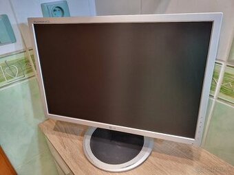 20" LG Flatron L204WT-SF, rozlíšenie 1680×1050, DVI a VGA