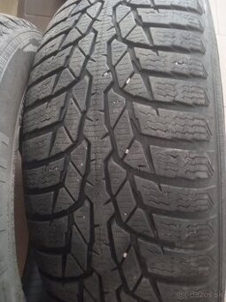 Predam 2ks celoročne pn.185/60r15 nokian