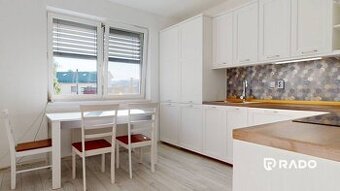 PREDANÉ | Priestranný 2i byt s parkovaním v súkromnom areáli